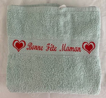 Cargar imagen en el visor de la galería, Serviette de bain Bonne Fête Maman avec tissu wax
