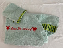 Cargar imagen en el visor de la galería, Serviette de bain Bonne Fête Maman avec tissu wax
